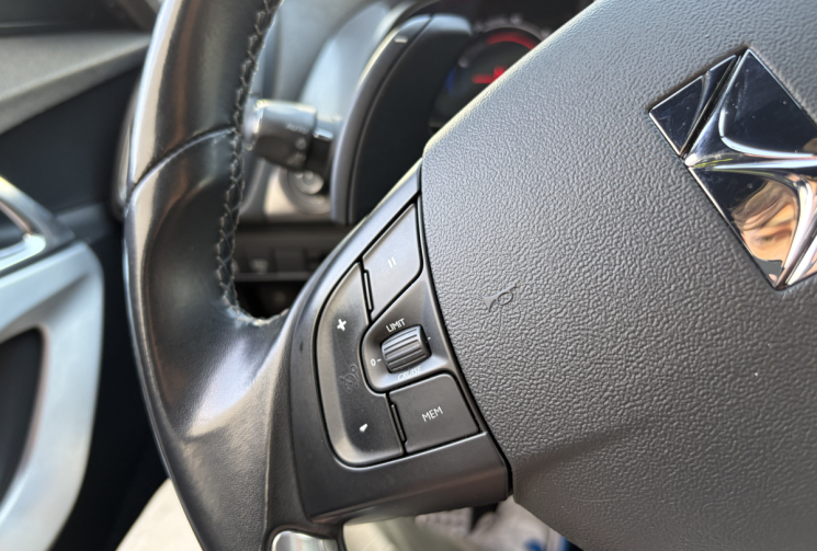 DS DS5 2.0 HDI S&S 200cv BOÎTE AUTO SPORT CHIC / Historique d'entretien/ tout options/rien a prevoir