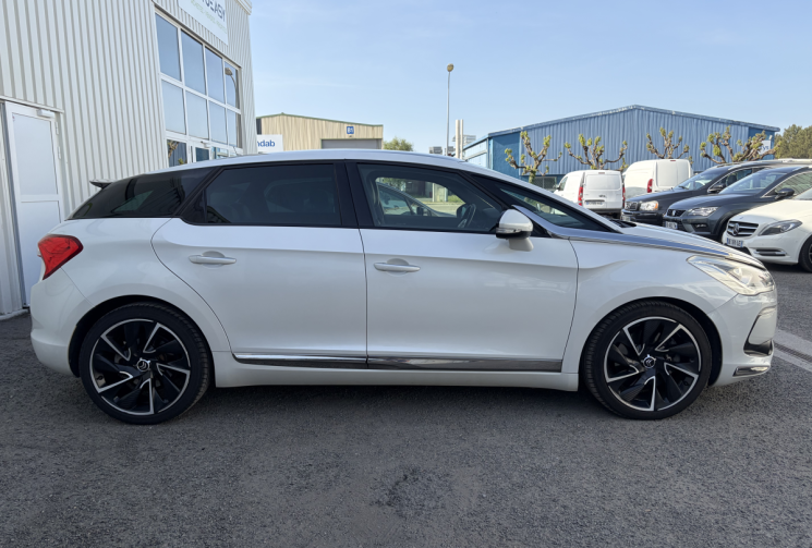 DS DS5 2.0 HDI S&S 200cv BOÎTE AUTO SPORT CHIC / Historique d'entretien/ tout options/rien a prevoir