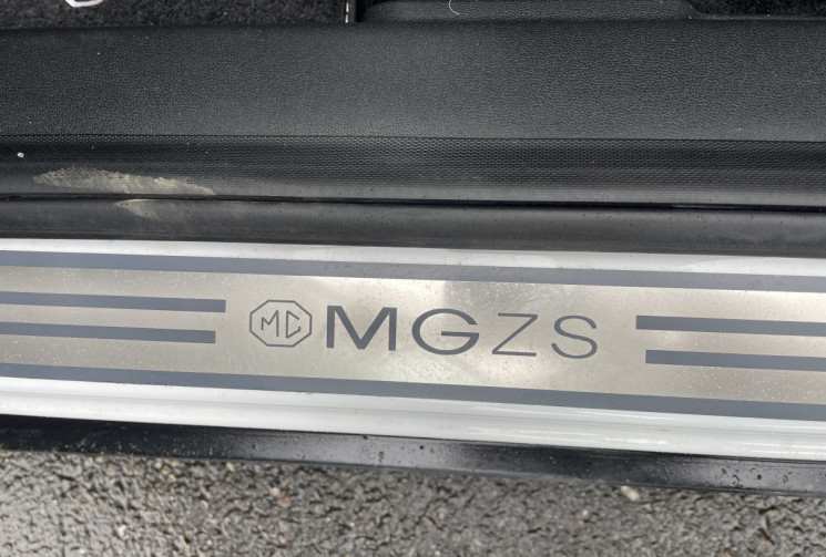 MG ZS Hybrid+ 197 ch Luxury