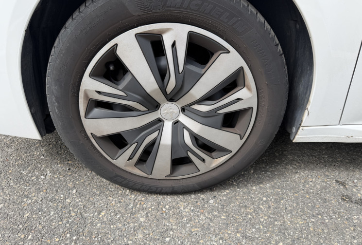 Peugeot 208 1.2 PureTech 100ch S&S Active Business / Entretien Peugeot / Kit distrib fait fin 2025