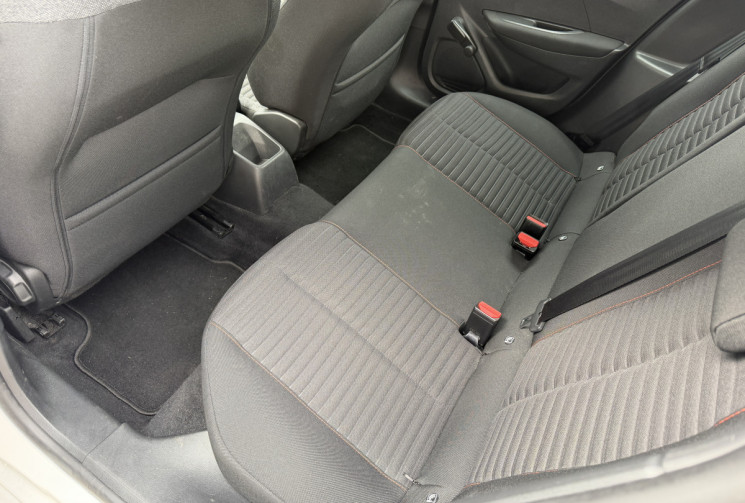 Peugeot 208 1.2 PureTech 100ch S&S Active Business / Entretien Peugeot / Kit distrib fait fin 2025