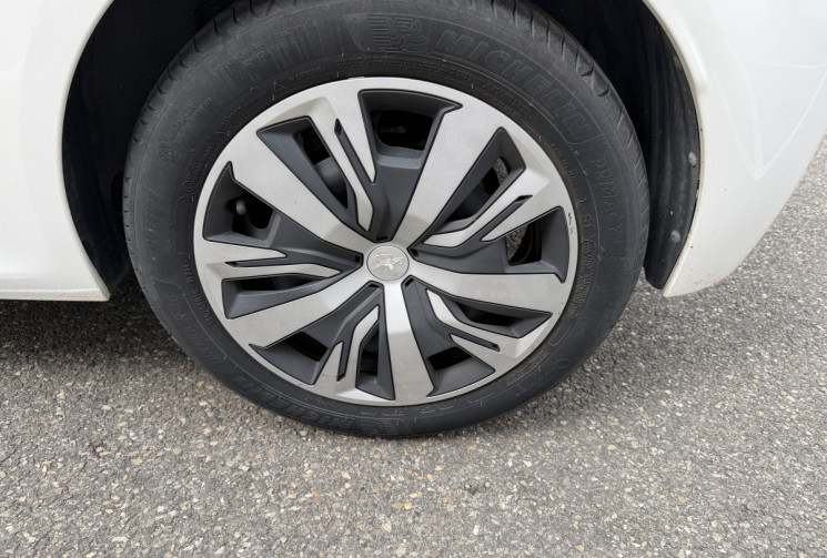 Peugeot 208 1.2 PureTech 100 ch S&S Active Business / Entretien Peugeot / Kit distrib fait fin 2025