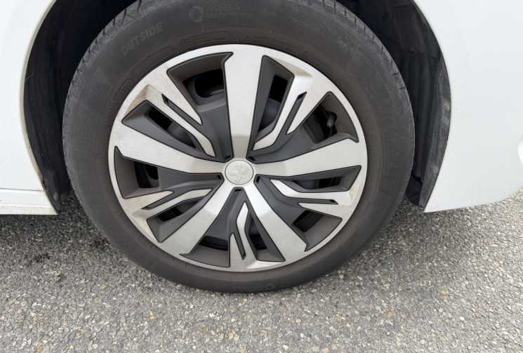 Peugeot 208 1.2 PureTech 100ch S&S Active Business / Entretien Peugeot / Kit distrib fait fin 2025