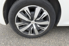 Peugeot 208 1.2 PureTech 100 ch S&S Active Business / Entretien Peugeot / Kit distrib fait fin 2025