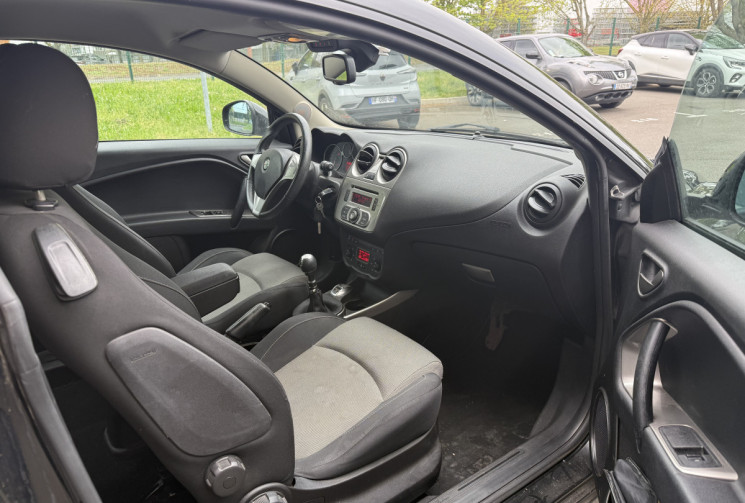 Alfa Romeo MiTo  1.4 MPI MULTIAIR 105 S/S DISTINCTIVE