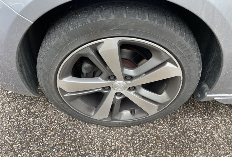 Peugeot 308 Phase II 1.5 BlueHDi 102 cv Style 78500 km *Entretiens Peugeot