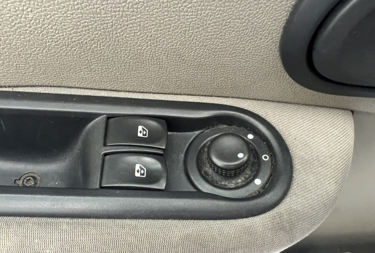 Renault Clio  3 1.5 dCi 68 Authentique / RIEN A PREVOIR / DISTRIBUTION NEUVE