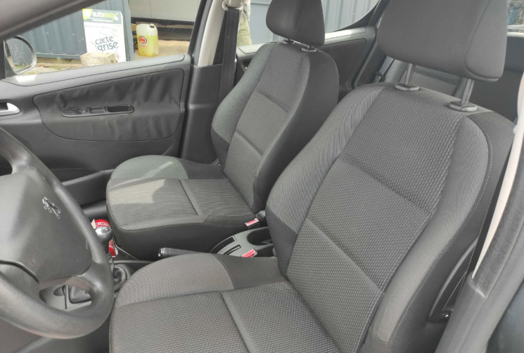 Peugeot 207 1.4i 75 CH CONFORT CLIM CARPLAY CT OK TBE