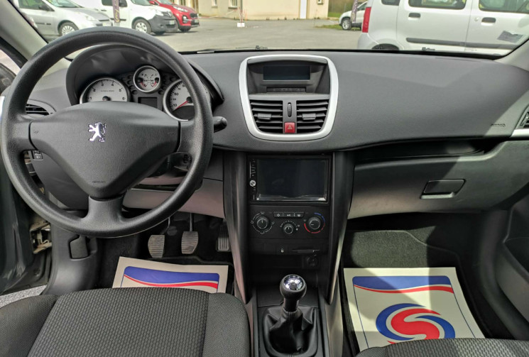 Peugeot 207 1.4i 75 CH CONFORT CLIM CARPLAY CT OK TBE