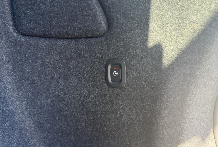 Volvo XC40 T2 129Ch Momentum Essentiel BVM6 / entretien constructeur / crochet d'attelage électrique