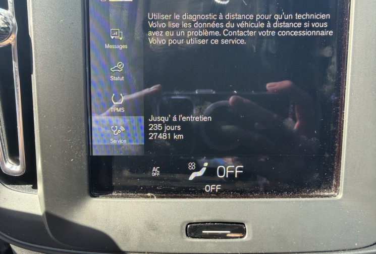 Volvo XC40 T2 129Ch Momentum Essentiel BVM6 / entretien constructeur / crochet d'attelage électrique