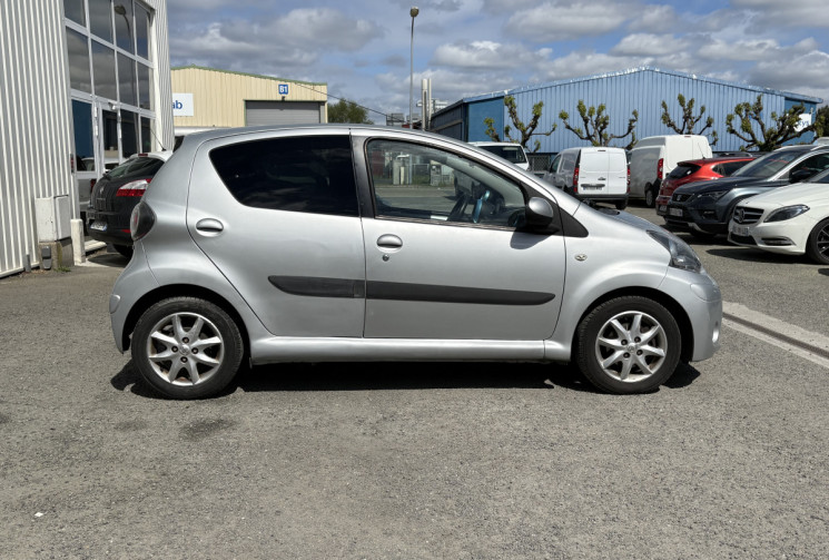 Toyota Aygo 5 Portes 1.0 VVTi 68 cv * TOMTOM GPS * Climatisation * Bluetooth 