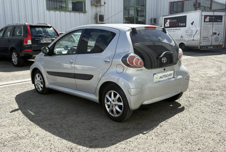 Toyota Aygo 5 Portes 1.0 VVTi 68 cv * TOMTOM GPS * Climatisation * Bluetooth 