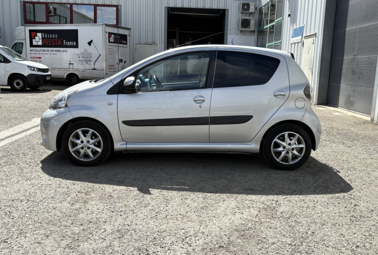 Toyota Aygo 5 Portes 1.0 VVTi 68 cv * TOMTOM GPS * Climatisation * Bluetooth 