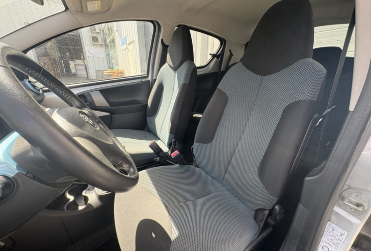 Toyota Aygo 5 Portes 1.0 VVTi 68 cv * TOMTOM GPS * Climatisation * Bluetooth 