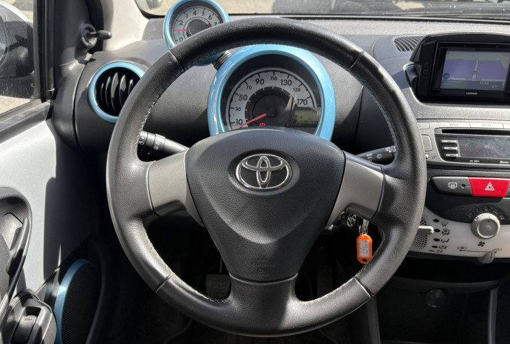 Toyota Aygo 5 Portes 1.0 VVTi 68 cv * TOMTOM GPS * Climatisation * Bluetooth 
