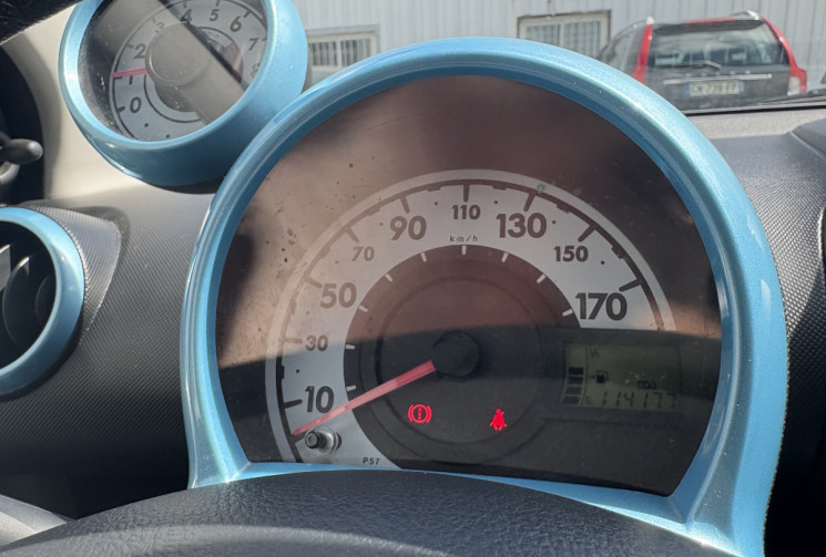 Toyota Aygo 5 Portes 1.0 VVTi 68 cv * TOMTOM GPS * Climatisation * Bluetooth 