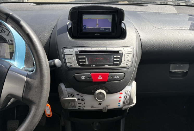Toyota Aygo 5 Portes 1.0 VVTi 68 cv * TOMTOM GPS * Climatisation * Bluetooth 