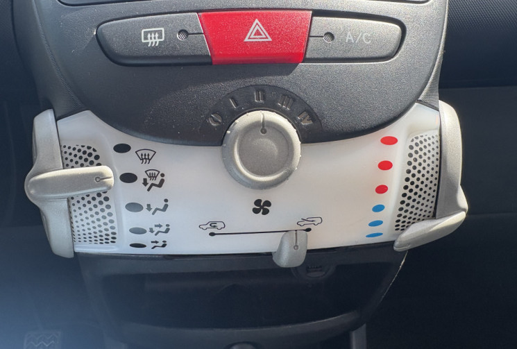 Toyota Aygo 5 Portes 1.0 VVTi 68 cv * TOMTOM GPS * Climatisation * Bluetooth 