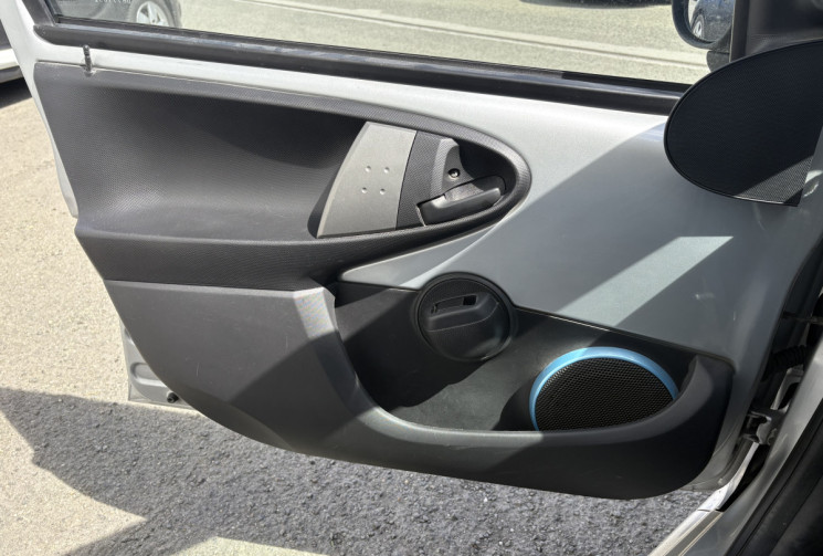 Toyota Aygo 5 Portes 1.0 VVTi 68 cv * TOMTOM GPS * Climatisation * Bluetooth 