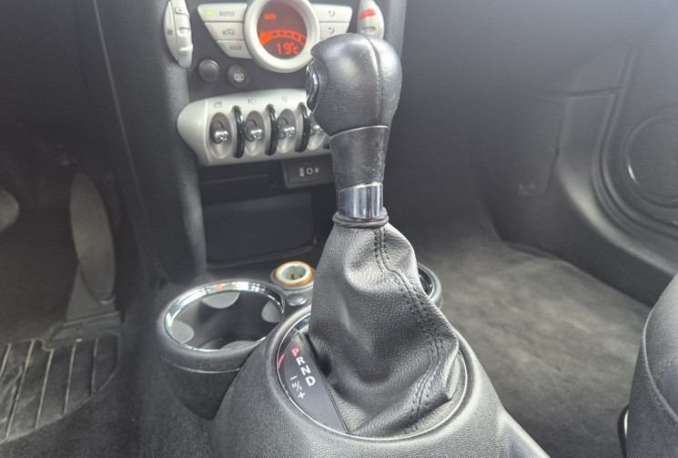 Mini Cooper 2 (R56) 1.6 i 16V 120CV * AUTOMATIQUE * CLIM * BT * GPS 