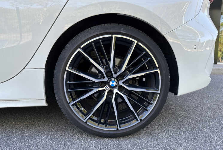BMW Série 1 118i 136 M Sport DCT7 / Toit ouvrant / Sièges Baquet / Tête haute / Harman Kardon / TVA