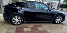 Tesla Model Y PROPULSION // STANDARD RANGE 