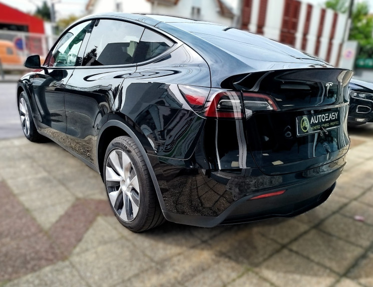 Tesla Model Y PROPULSION // STANDARD RANGE 