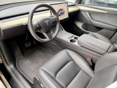 Tesla Model Y PROPULSION // STANDARD RANGE 