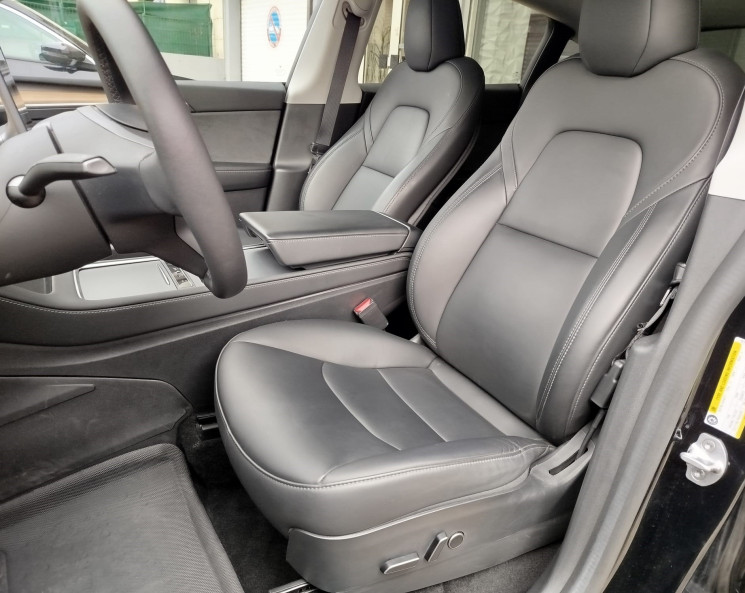 Tesla Model Y PROPULSION // STANDARD RANGE 