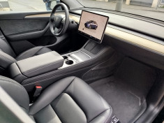 Tesla Model Y PROPULSION // STANDARD RANGE 