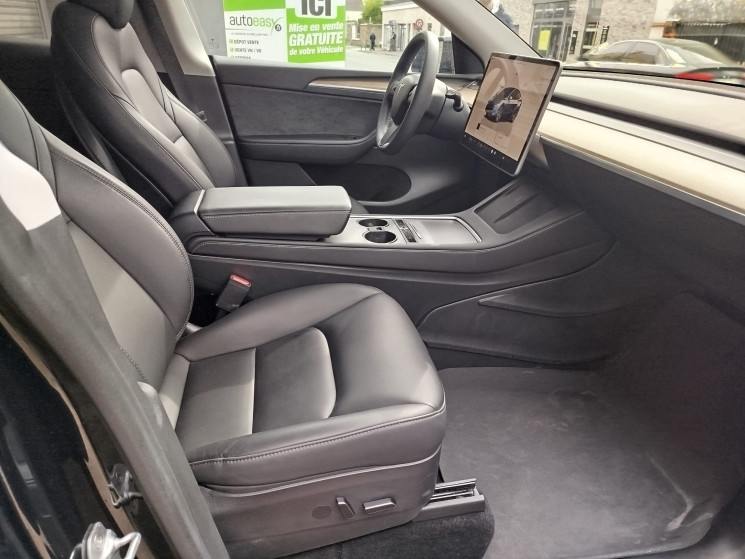 Tesla Model Y PROPULSION // STANDARD RANGE 