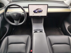Tesla Model Y PROPULSION // STANDARD RANGE 