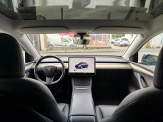 Tesla Model Y PROPULSION // STANDARD RANGE 