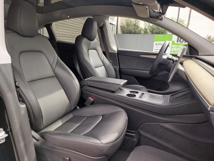 Tesla Model Y PROPULSION // STANDARD RANGE 