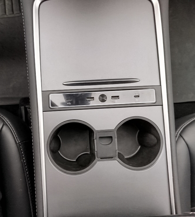 Tesla Model Y PROPULSION // STANDARD RANGE 