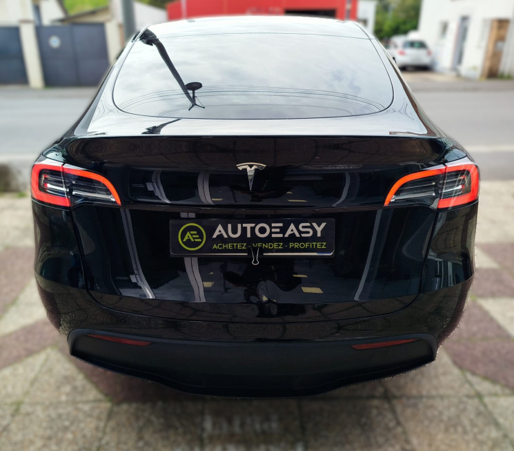 Tesla Model Y PROPULSION // STANDARD RANGE 