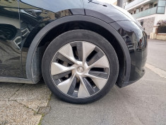 Tesla Model Y PROPULSION // STANDARD RANGE 