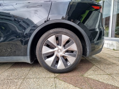 Tesla Model Y PROPULSION // STANDARD RANGE 