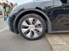 Tesla Model Y PROPULSION // STANDARD RANGE 