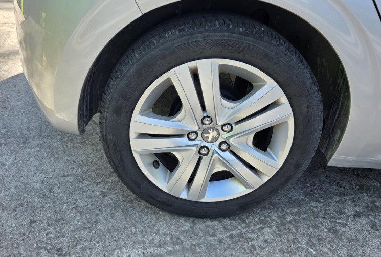 Peugeot 208 1.2 PURETECH PACK STYLE  / MOTEUR  ECHANGE STANDARD