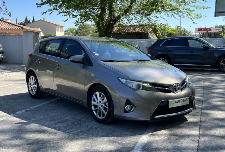 Toyota AURIS 1.4 D-4D 90 Dynamic / 1ère Main / Caméra / Carplay / Attelage / Moteur à Chaine