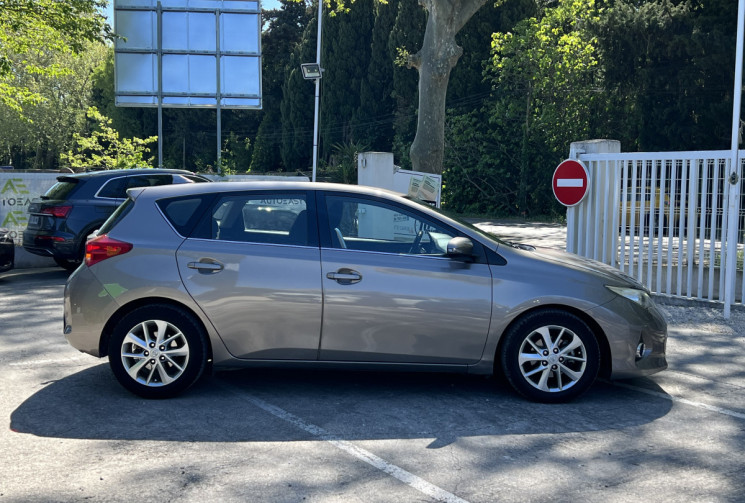 Toyota AURIS 1.4 D-4D 90 Dynamic / 1ère Main / Caméra / Carplay / Attelage / Moteur à Chaine