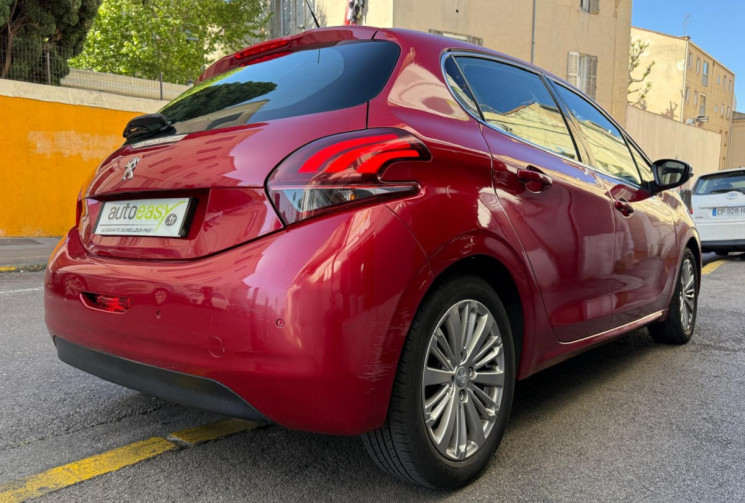 Peugeot 208 Phase 2 5 Portes 1.2 VTi 12V 82 cv /DISTRIBUTION NEUVE / Origine France 3em main / 