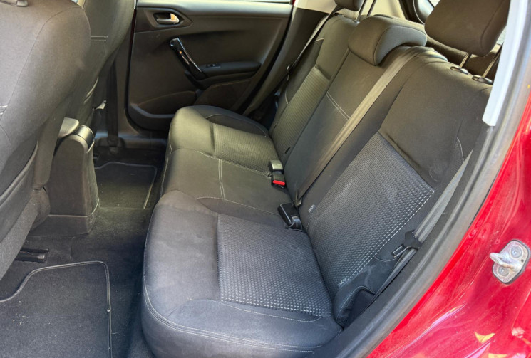 Peugeot 208 DISTRIBUTION NEUVE / CARPLAY / ORIGINE FRANCE 3ème MAIN