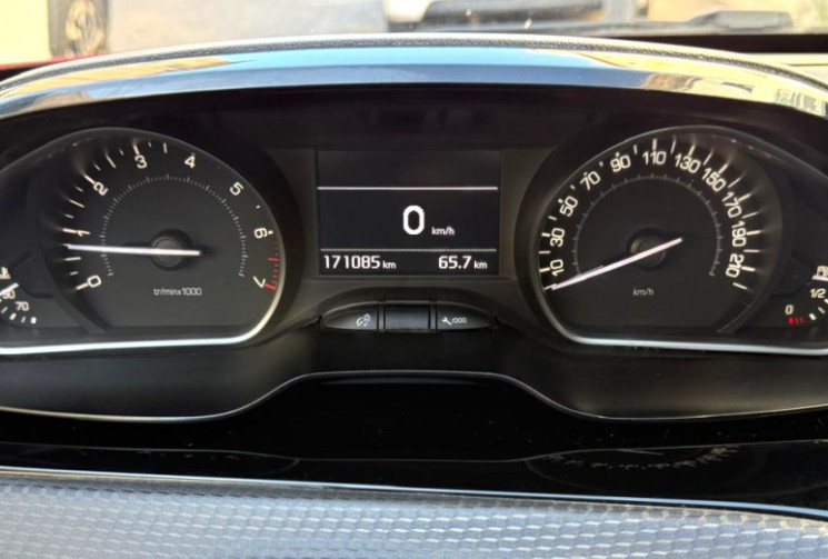 Peugeot 208 Phase 2 5 Portes 1.2 VTi 12V 82 cv /DISTRIBUTION NEUVE / Origine France 3em main / 