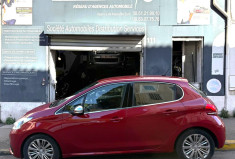 Peugeot 208 Phase 2 5 Portes 1.2 VTi 12V 82 cv /DISTRIBUTION NEUVE / Origine France 3em main / 