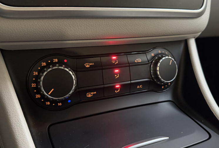 Mercedes CLA 180 1,6 122 INSPIRATION - Première main - Faible kilométrage