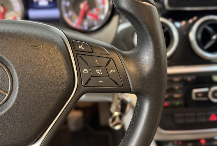 Mercedes CLA 180 1,6 122 INSPIRATION - Première main - Faible kilométrage