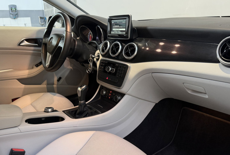 Mercedes CLA 180 1,6 122 INSPIRATION - Première main - Faible kilométrage